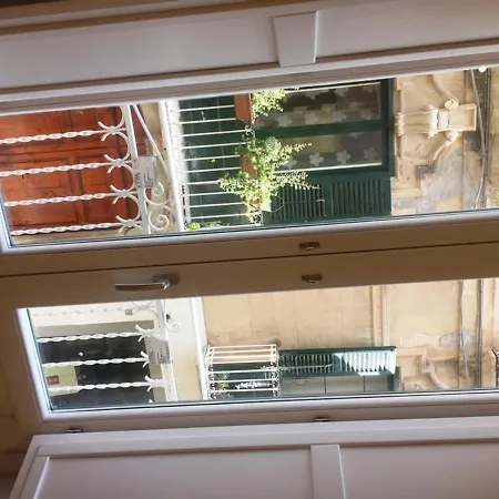 Della Cuba Vacanze Historic Center Apartment