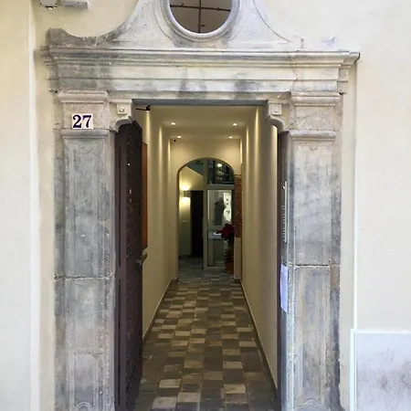 Della Cuba Vacanze Historic Center Apartment Trapani